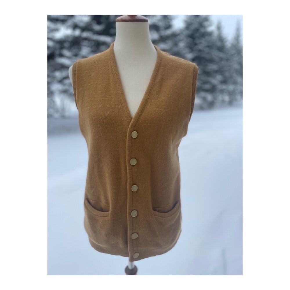 Vintage 60s Tobacco Sweater Vest Virgin Wool Celluloid Buttons Sz M